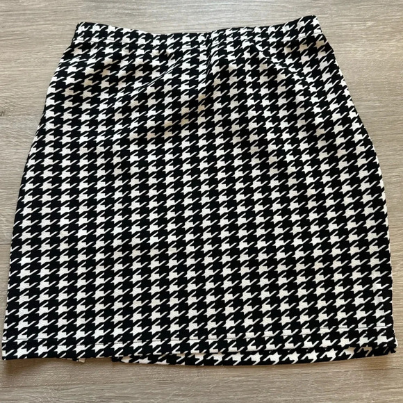 SHEIN Houndstooth Skirt, XS - Picture 3 of 4
